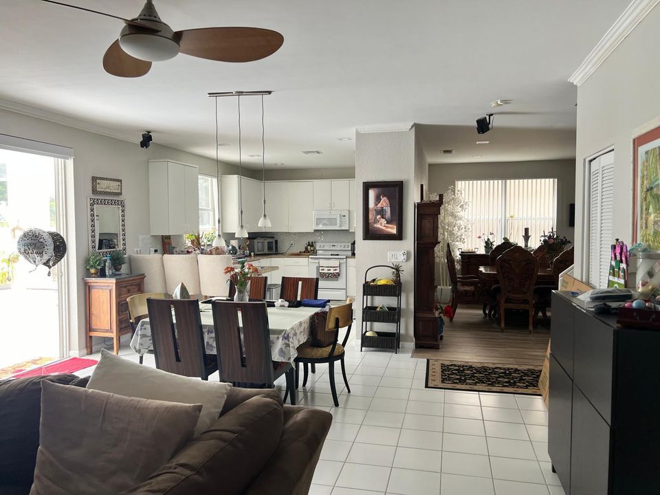 For Rent: $6,500 (4 beds, 2 baths, 2728 Square Feet)