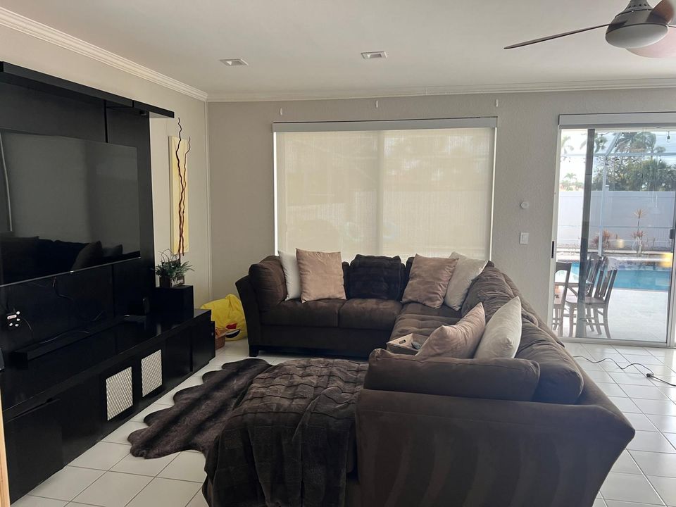 For Rent: $6,500 (4 beds, 2 baths, 2728 Square Feet)