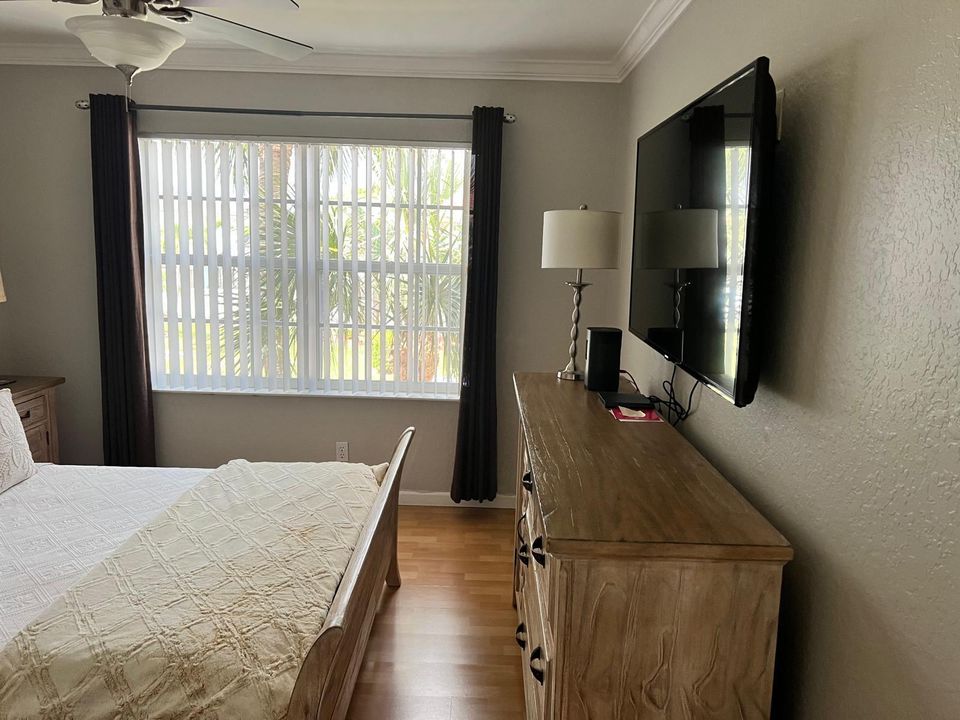 For Rent: $6,500 (4 beds, 2 baths, 2728 Square Feet)