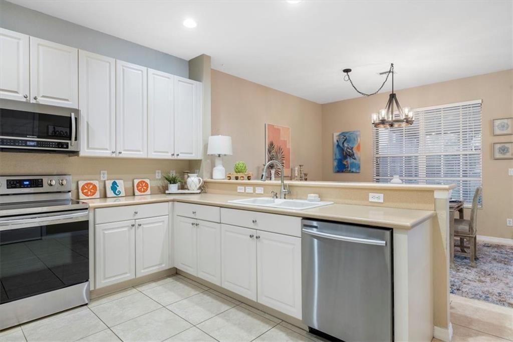 For Sale: $270,000 (3 beds, 2 baths, 1656 Square Feet)