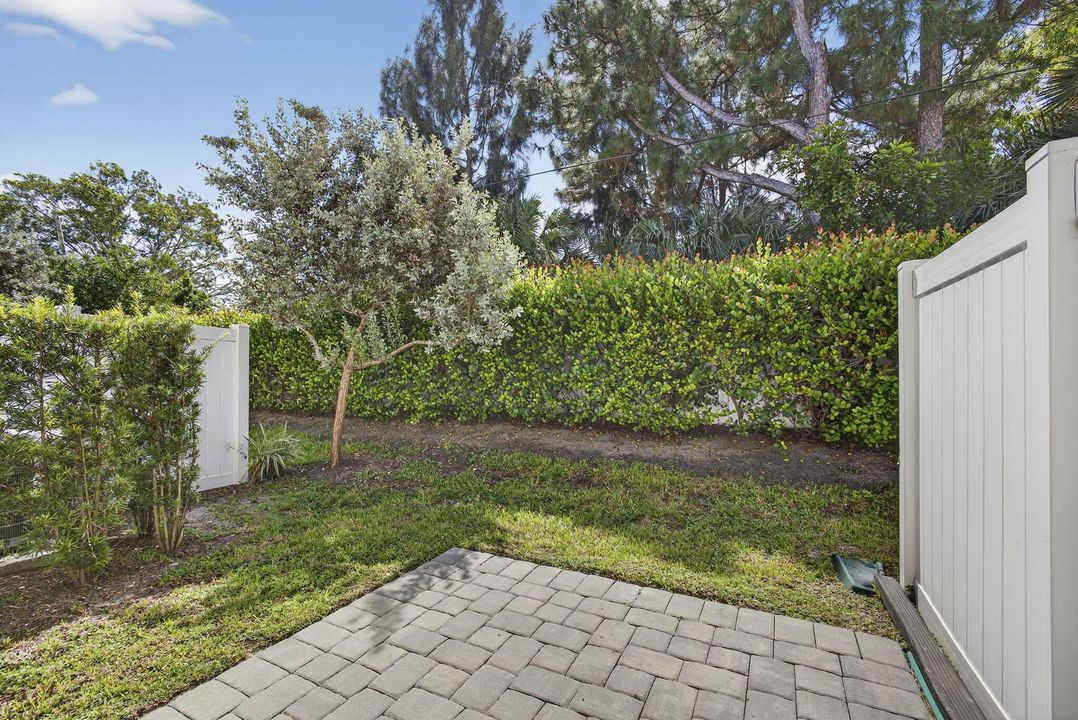 For Sale: $389,000 (3 beds, 2 baths, 1454 Square Feet)