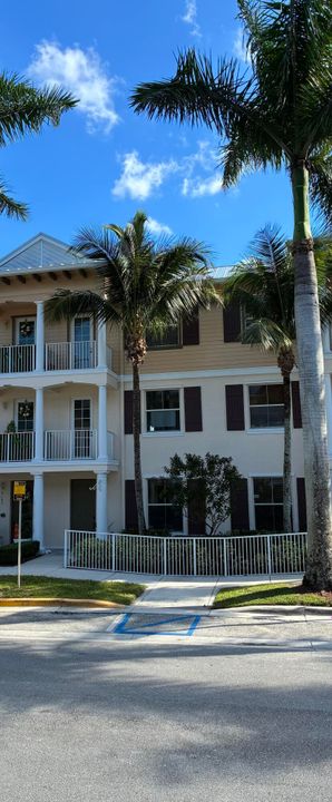 Active With Contract: $599,000 (3 beds, 3 baths, 1908 Square Feet)