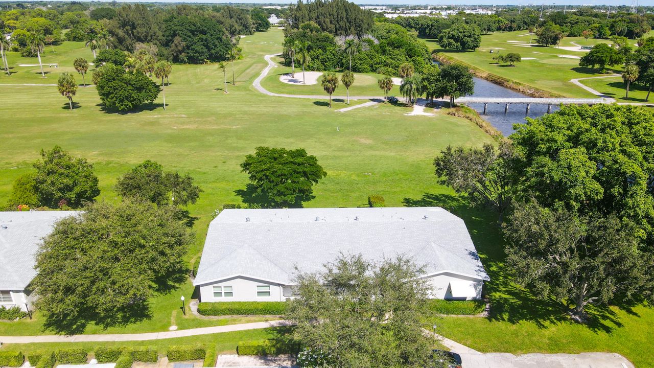 Под контрактом: $275,000 (2 спален, 2 ванн, 1020 Квадратных фут)