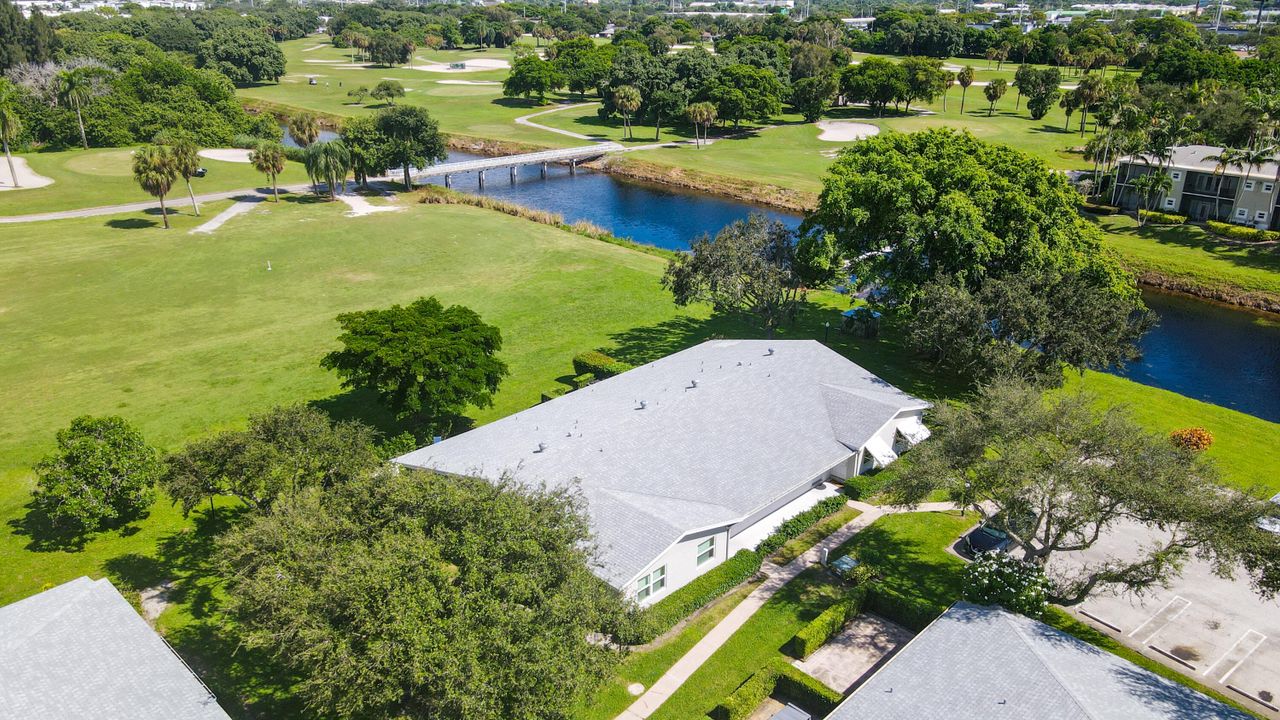 Под контрактом: $275,000 (2 спален, 2 ванн, 1020 Квадратных фут)