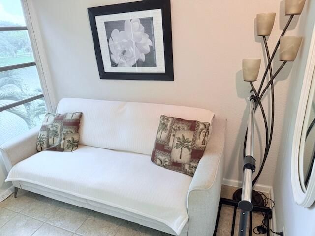 待售: $155,000 (1 贝兹, 2 浴室, 770 平方英尺)