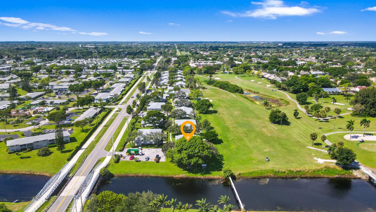 Под контрактом: $275,000 (2 спален, 2 ванн, 1020 Квадратных фут)