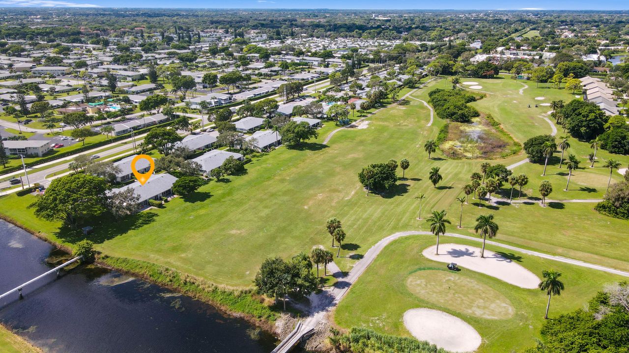 Под контрактом: $275,000 (2 спален, 2 ванн, 1020 Квадратных фут)