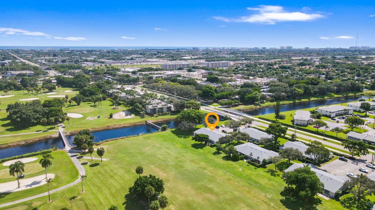 Под контрактом: $275,000 (2 спален, 2 ванн, 1020 Квадратных фут)