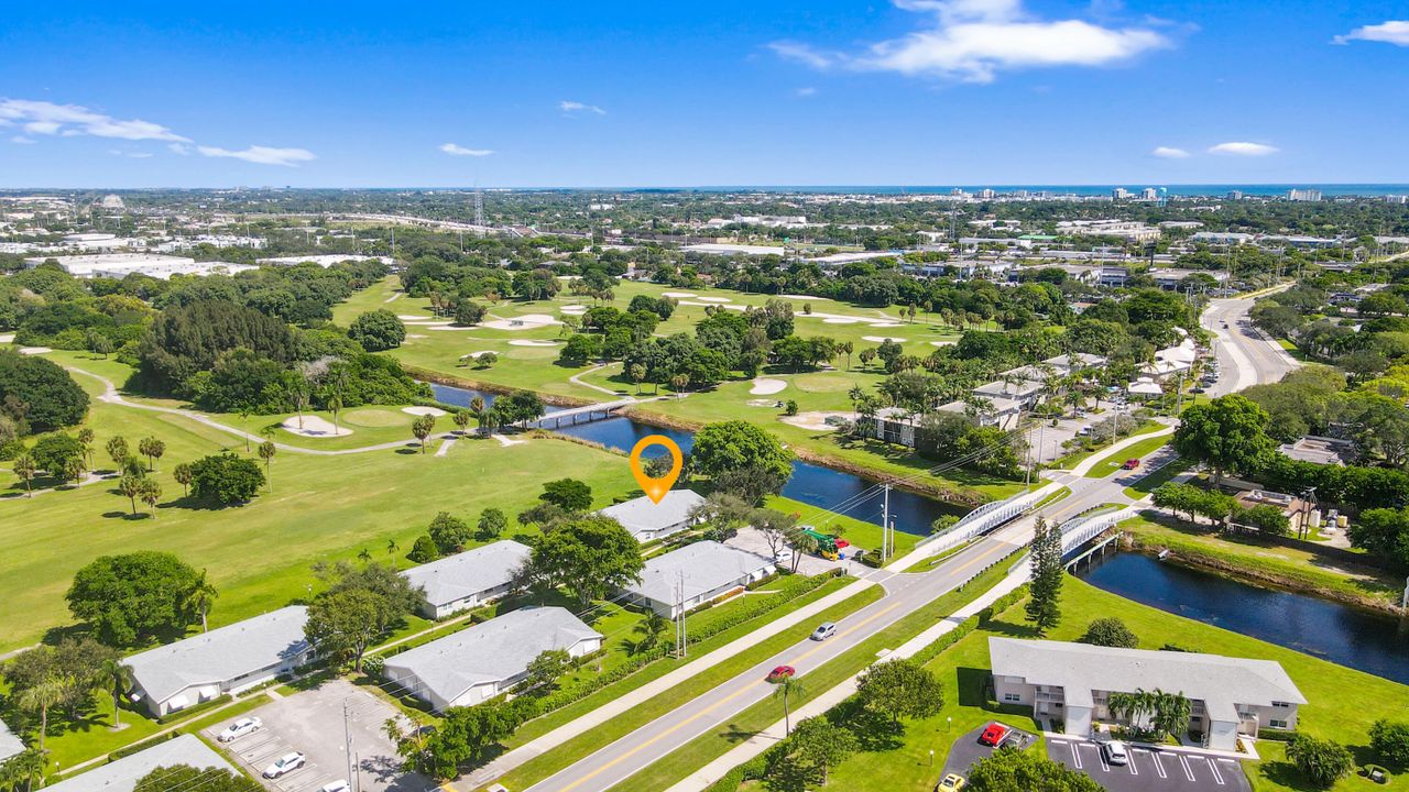 Под контрактом: $275,000 (2 спален, 2 ванн, 1020 Квадратных фут)