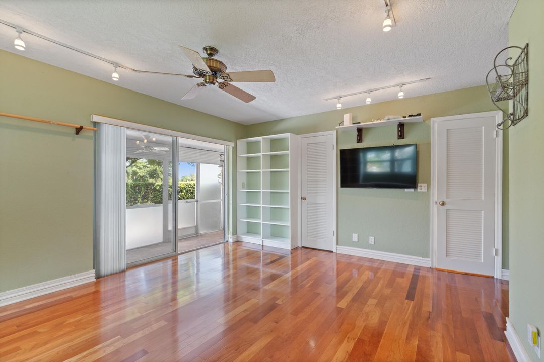 Под контрактом: $275,000 (2 спален, 2 ванн, 1020 Квадратных фут)