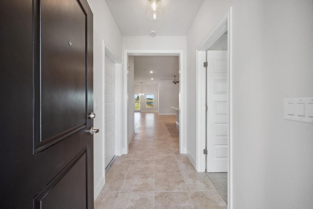 En Venta: $285,000 (3 camas, 2 baños, 1656 Pies cuadrados)