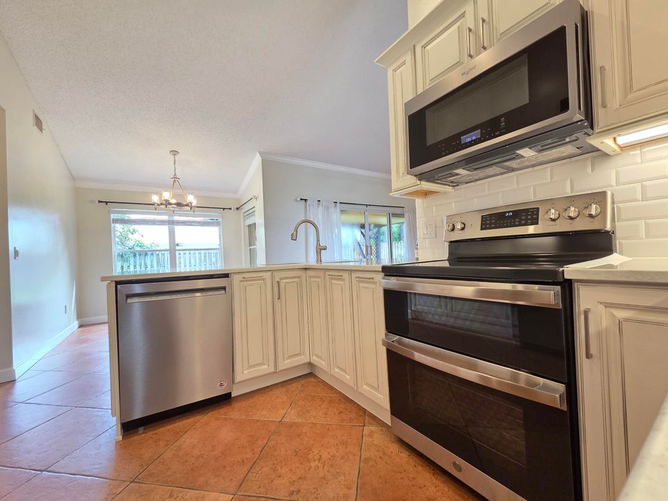 For Sale: $689,000 (3 beds, 2 baths, 1937 Square Feet)