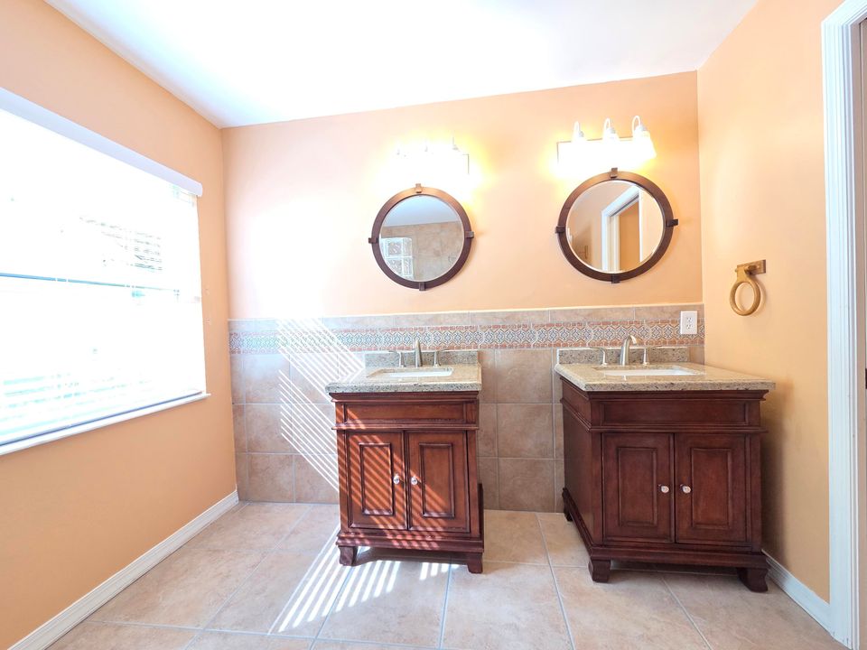 For Sale: $689,000 (3 beds, 2 baths, 1937 Square Feet)