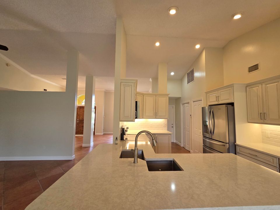 For Sale: $689,000 (3 beds, 2 baths, 1937 Square Feet)