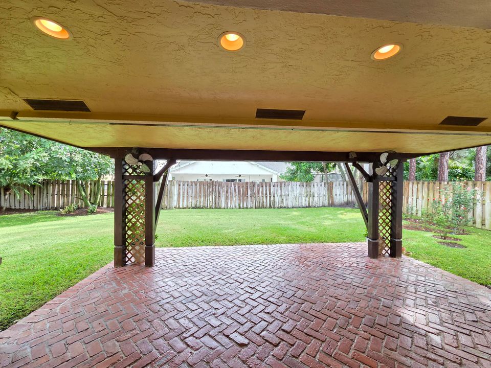 For Sale: $689,000 (3 beds, 2 baths, 1937 Square Feet)