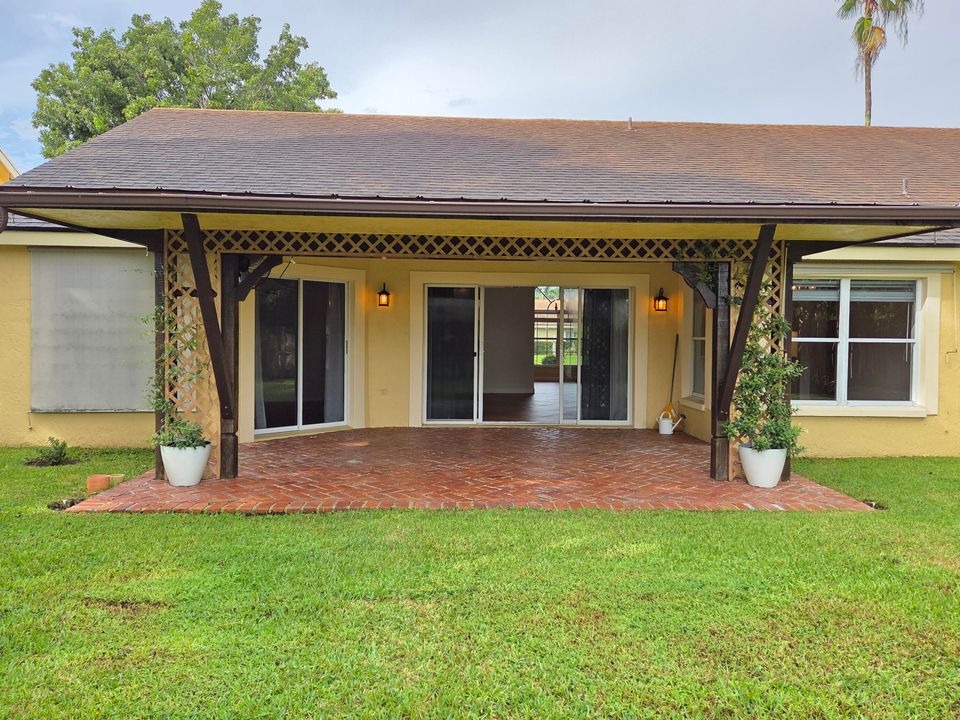 For Sale: $689,000 (3 beds, 2 baths, 1937 Square Feet)