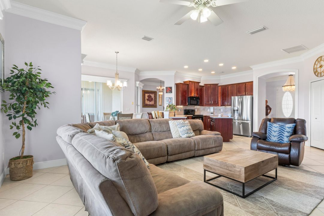 На продажу: $499,000 (4 спален, 2 ванн, 2417 Квадратных фут)