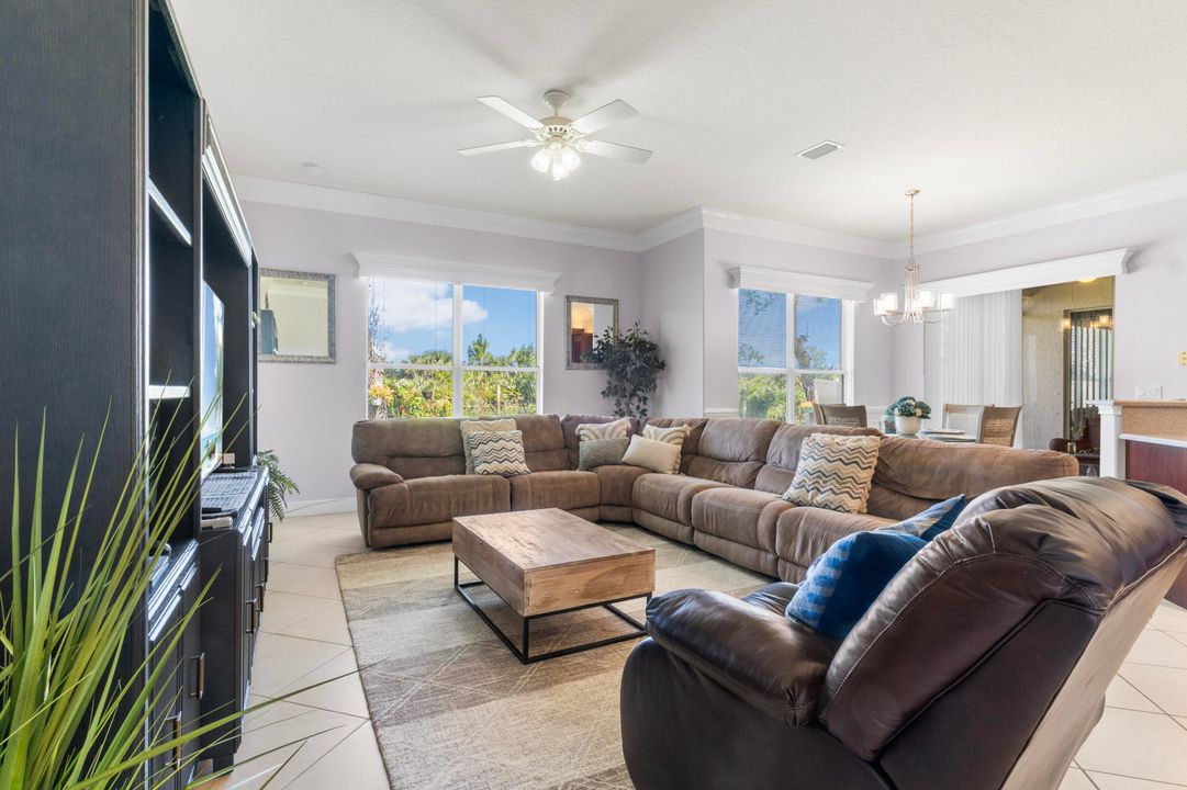 На продажу: $499,000 (4 спален, 2 ванн, 2417 Квадратных фут)