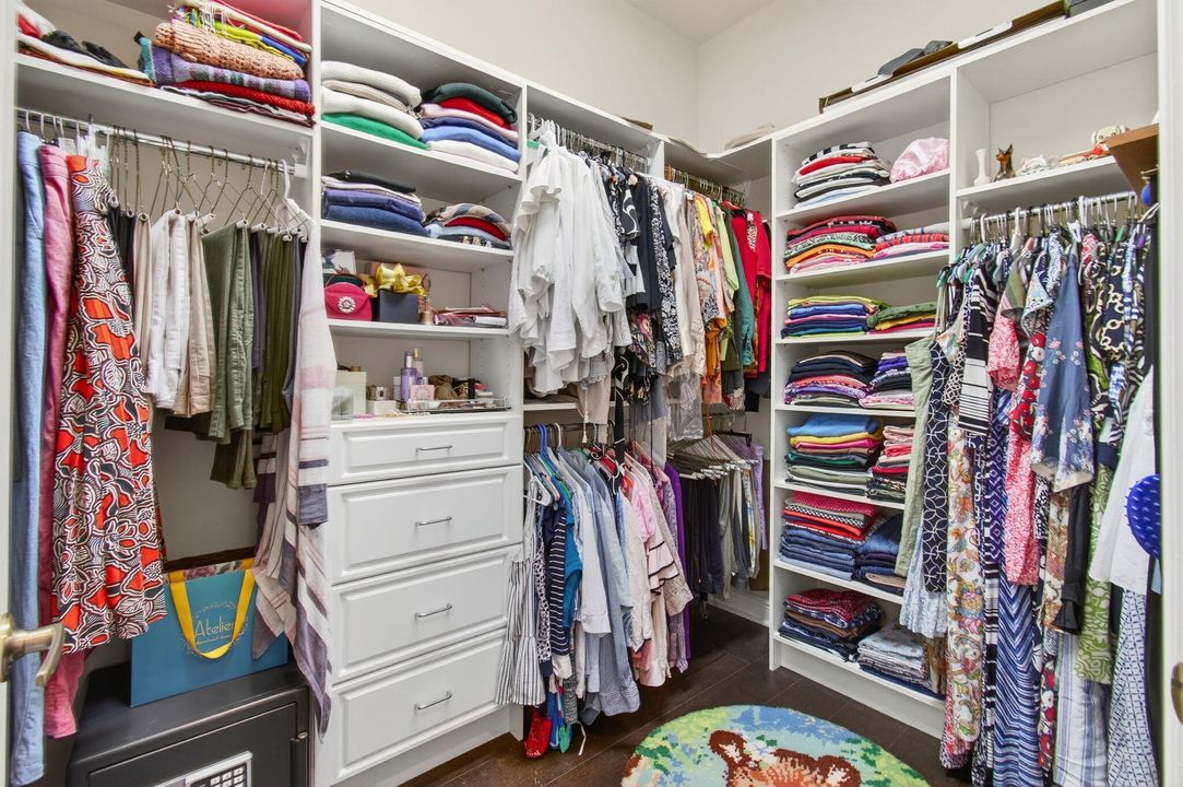 For Sale: $1,397,000 (4 beds, 4 baths, 3464 Square Feet)