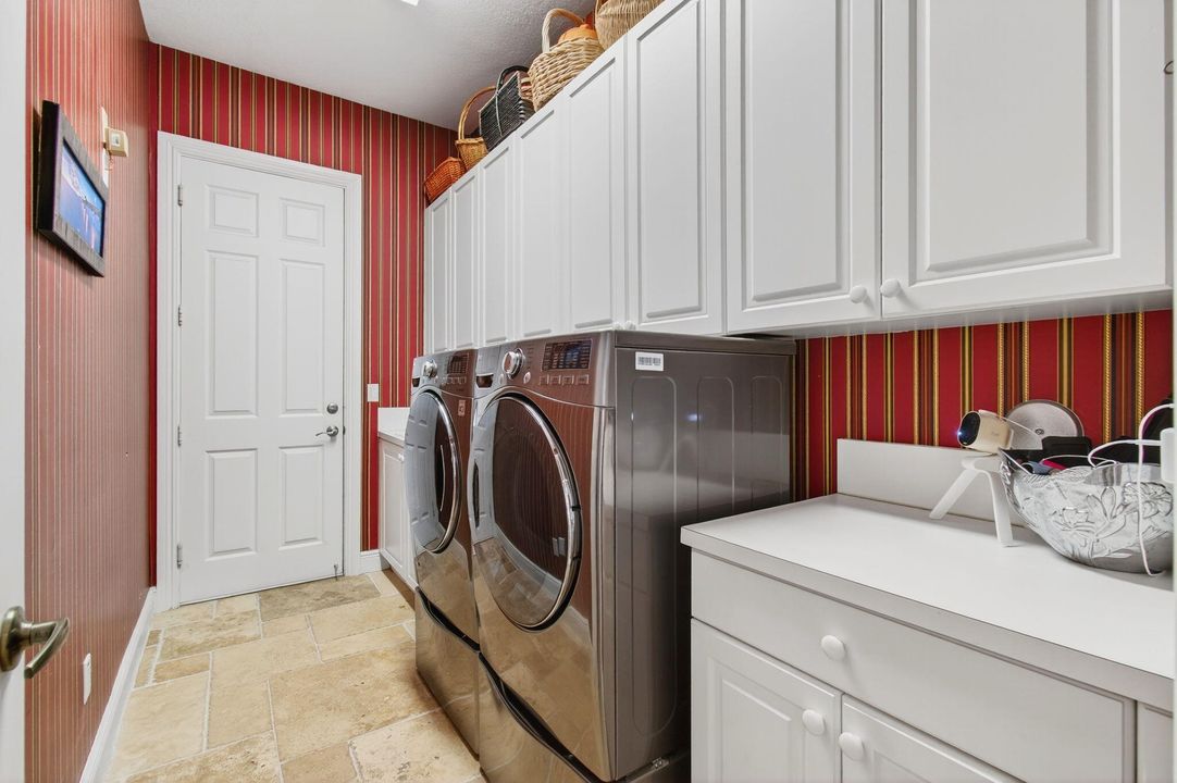 For Sale: $1,397,000 (4 beds, 4 baths, 3464 Square Feet)