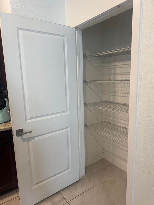 В аренду: $3,500 (3 спален, 2 ванн, 1710 Квадратных фут)