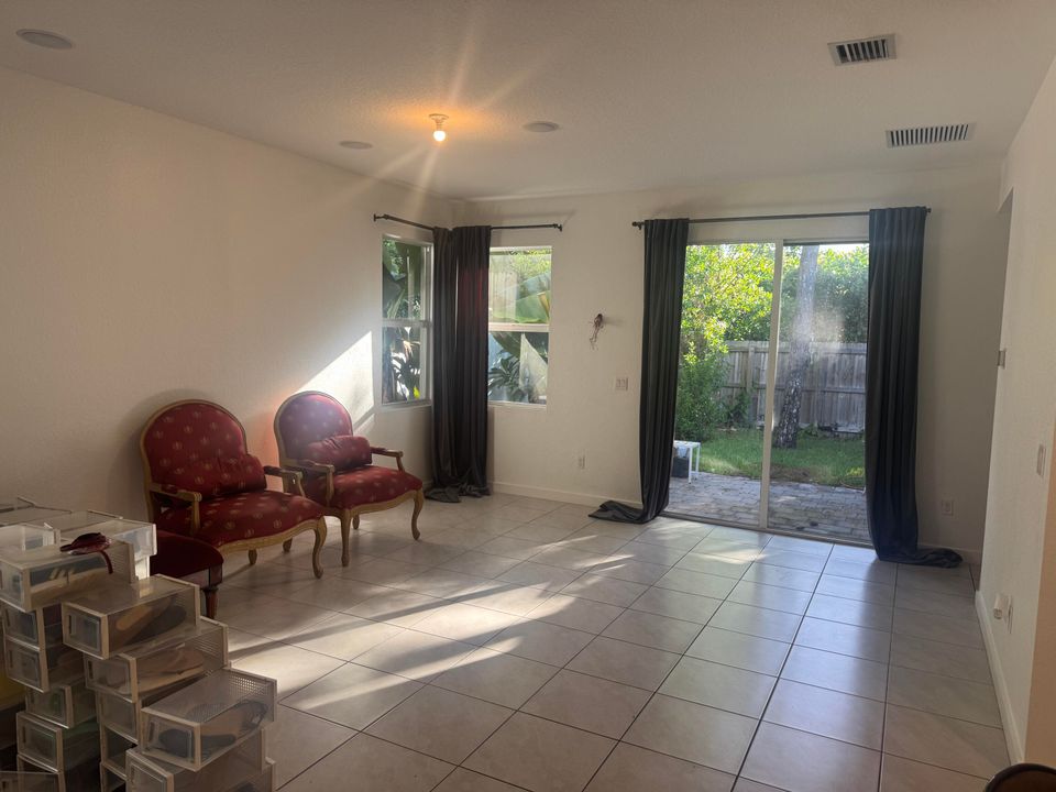 В аренду: $3,500 (3 спален, 2 ванн, 1710 Квадратных фут)