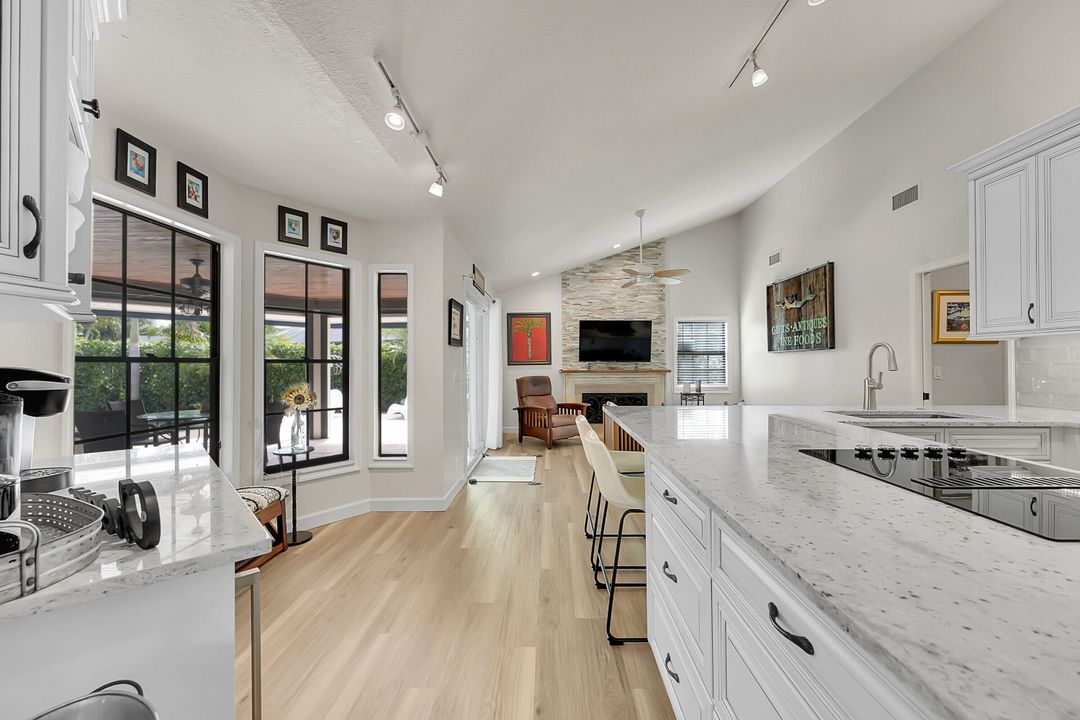 Под контрактом: $1,225,000 (4 спален, 2 ванн, 2124 Квадратных фут)