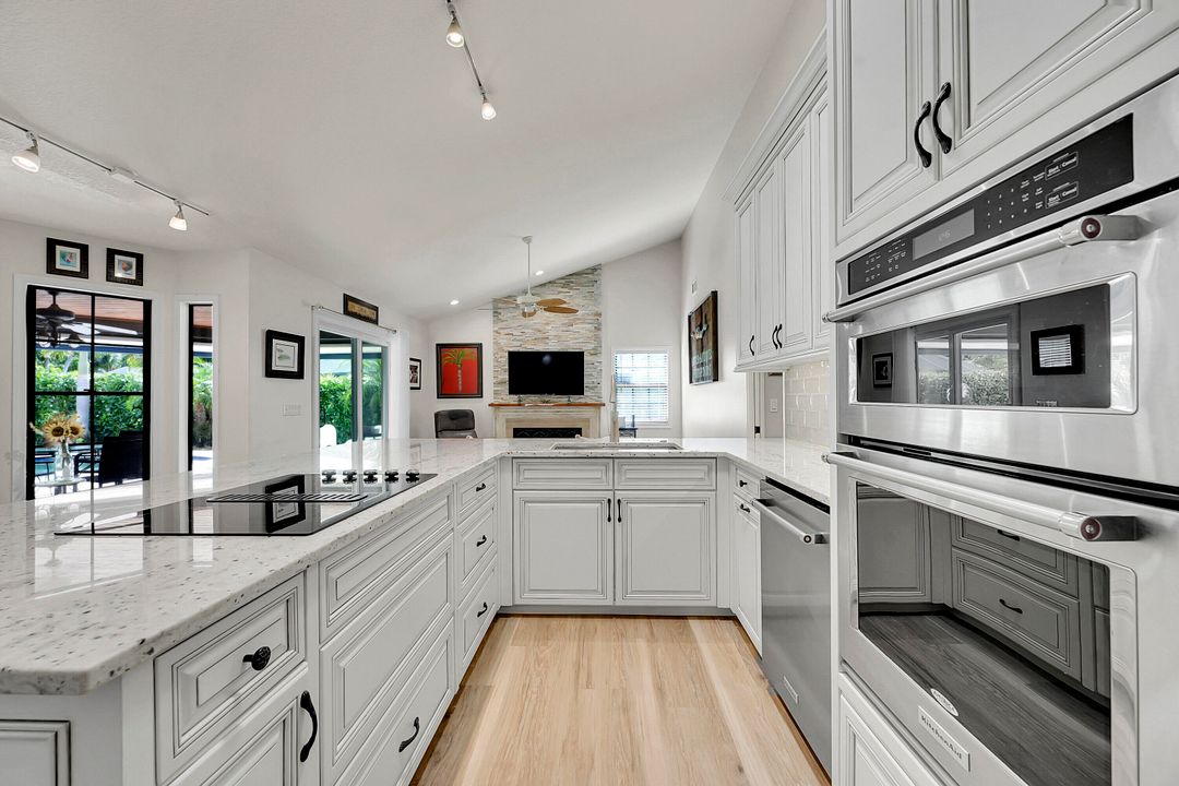 Под контрактом: $1,225,000 (4 спален, 2 ванн, 2124 Квадратных фут)