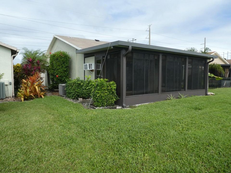 Activo con contrato: $365,000 (2 camas, 2 baños, 1310 Pies cuadrados)