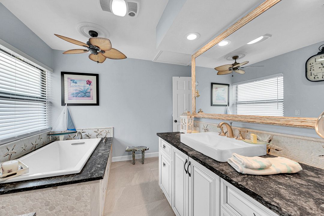 Под контрактом: $1,225,000 (4 спален, 2 ванн, 2124 Квадратных фут)