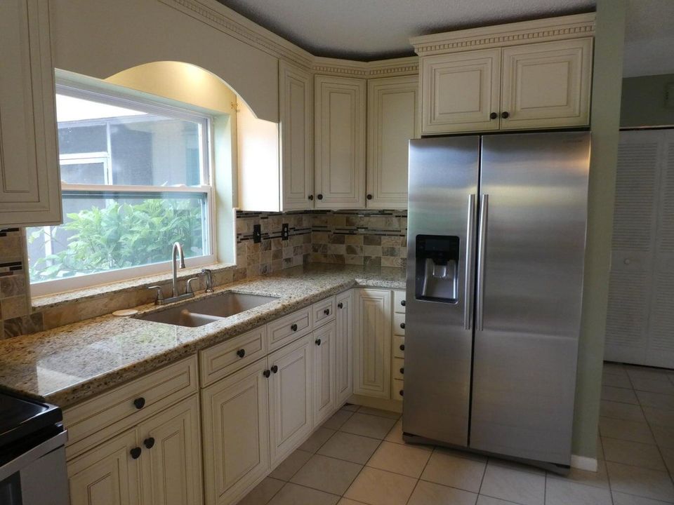 Activo con contrato: $365,000 (2 camas, 2 baños, 1310 Pies cuadrados)