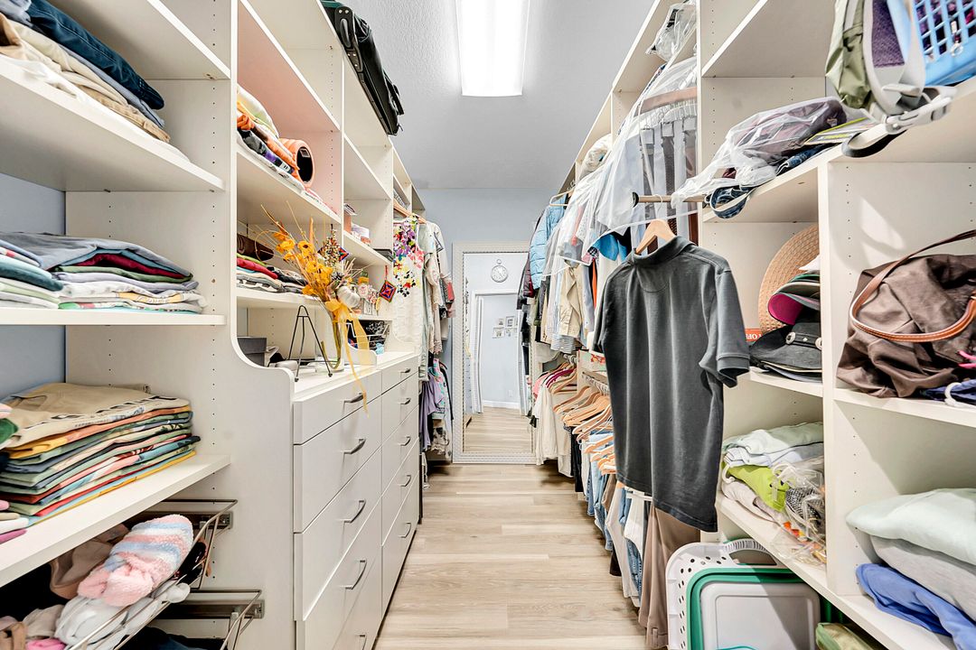 Под контрактом: $1,225,000 (4 спален, 2 ванн, 2124 Квадратных фут)