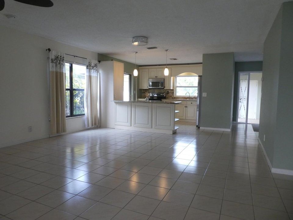 Activo con contrato: $365,000 (2 camas, 2 baños, 1310 Pies cuadrados)