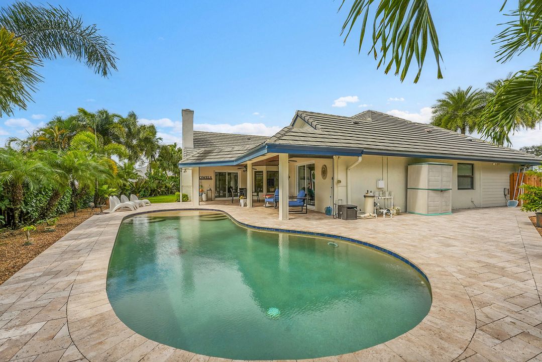 Под контрактом: $1,225,000 (4 спален, 2 ванн, 2124 Квадратных фут)