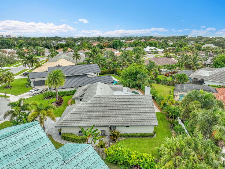 Под контрактом: $1,225,000 (4 спален, 2 ванн, 2124 Квадратных фут)