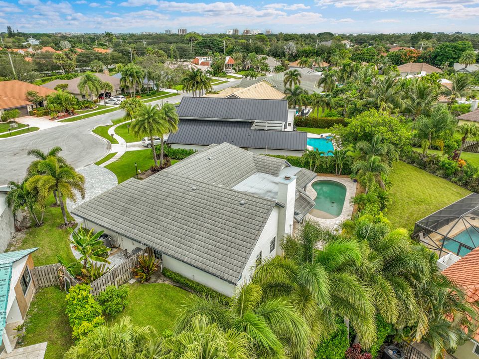 Под контрактом: $1,225,000 (4 спален, 2 ванн, 2124 Квадратных фут)