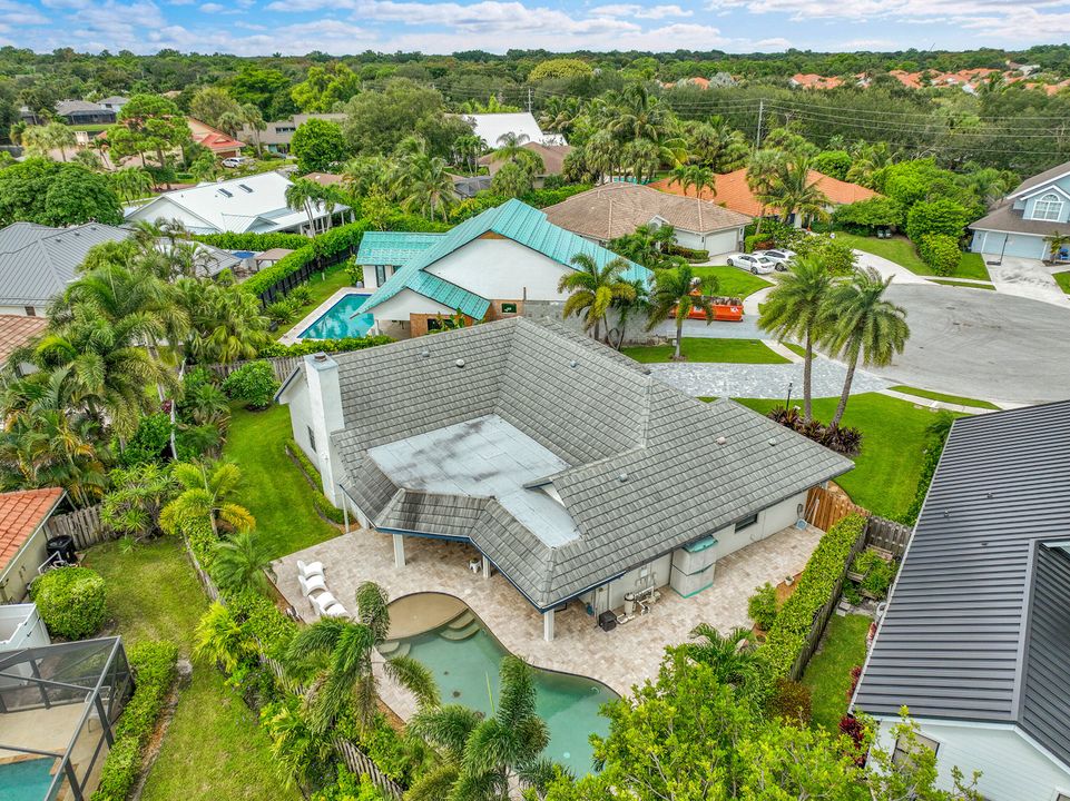 Под контрактом: $1,225,000 (4 спален, 2 ванн, 2124 Квадратных фут)