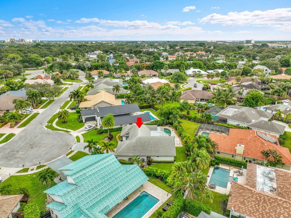 Под контрактом: $1,225,000 (4 спален, 2 ванн, 2124 Квадратных фут)