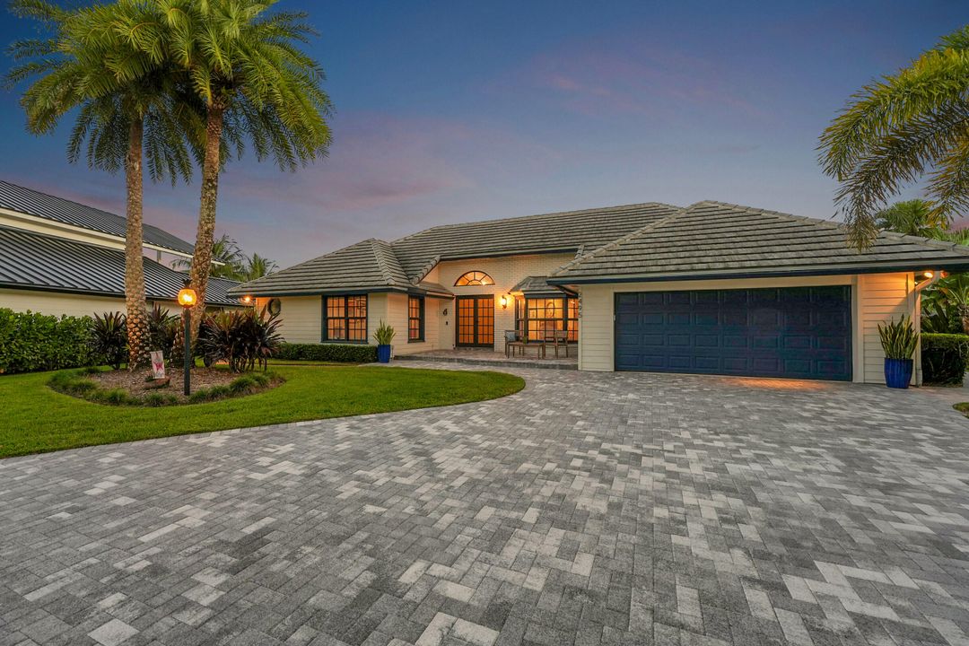 Под контрактом: $1,225,000 (4 спален, 2 ванн, 2124 Квадратных фут)