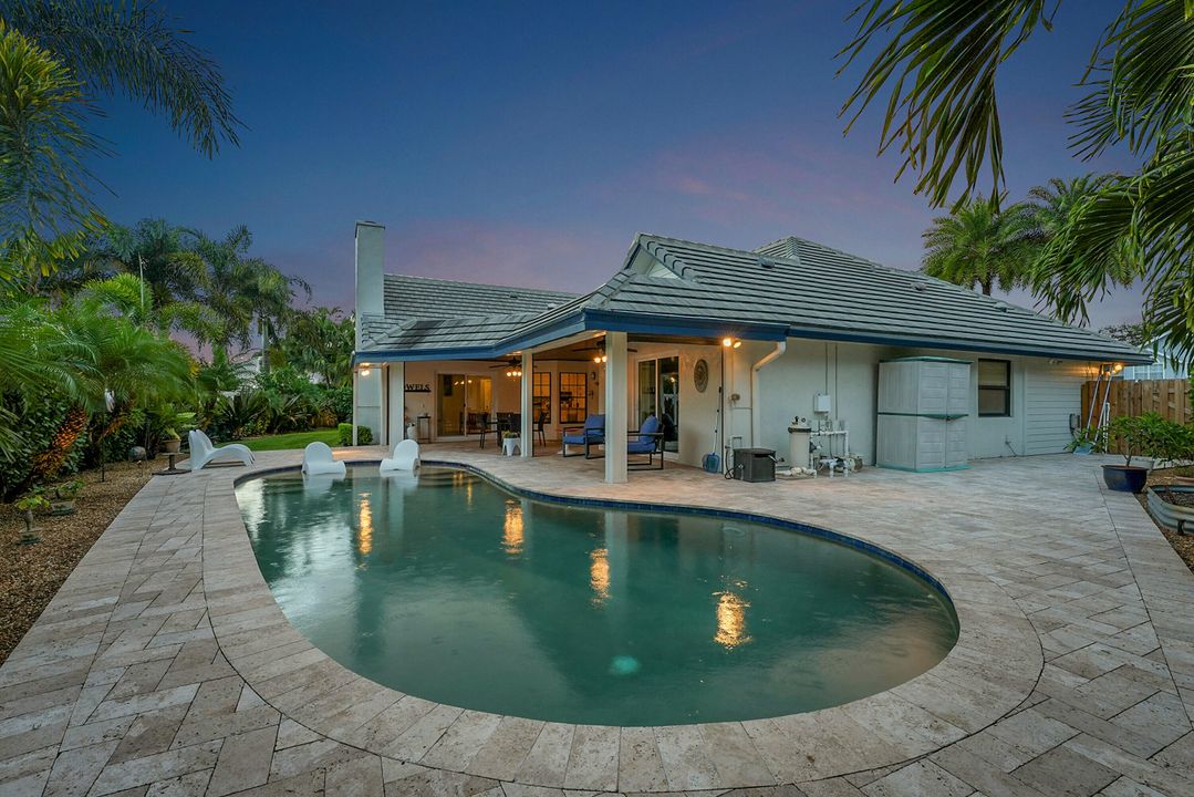 Под контрактом: $1,225,000 (4 спален, 2 ванн, 2124 Квадратных фут)