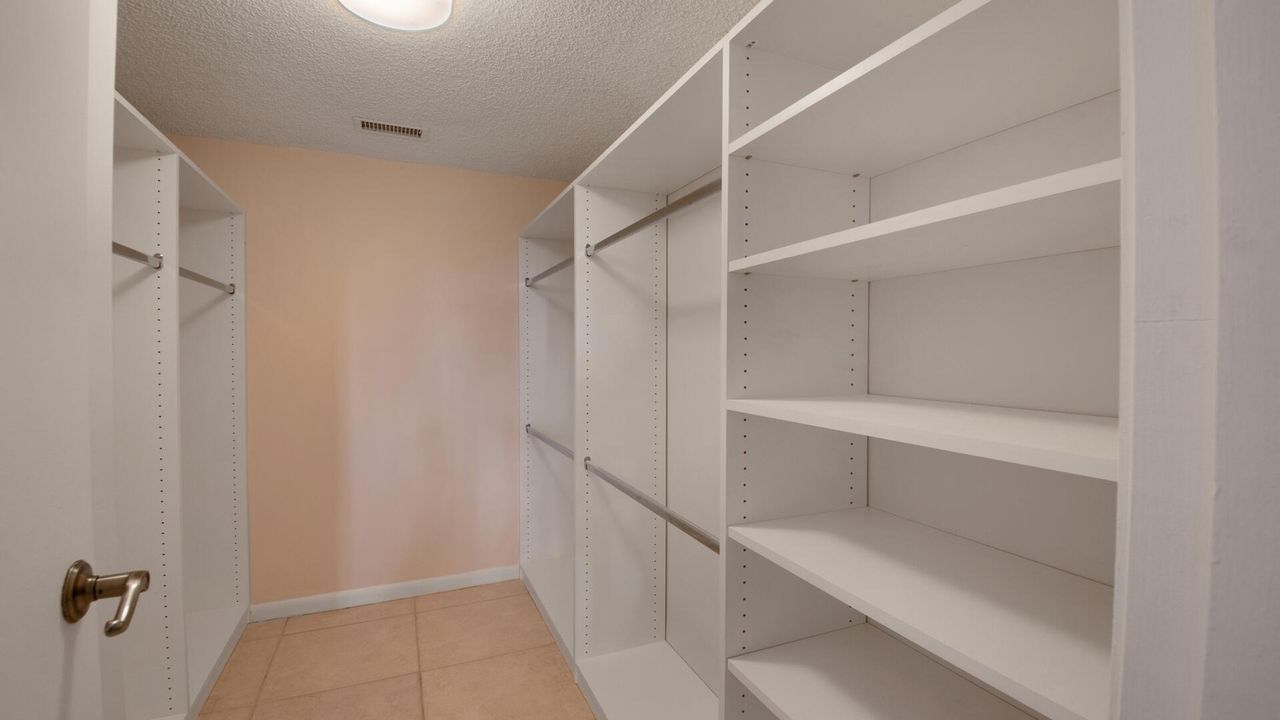 Active With Contract: $119,900 (2 beds, 2 baths, 790 Square Feet)