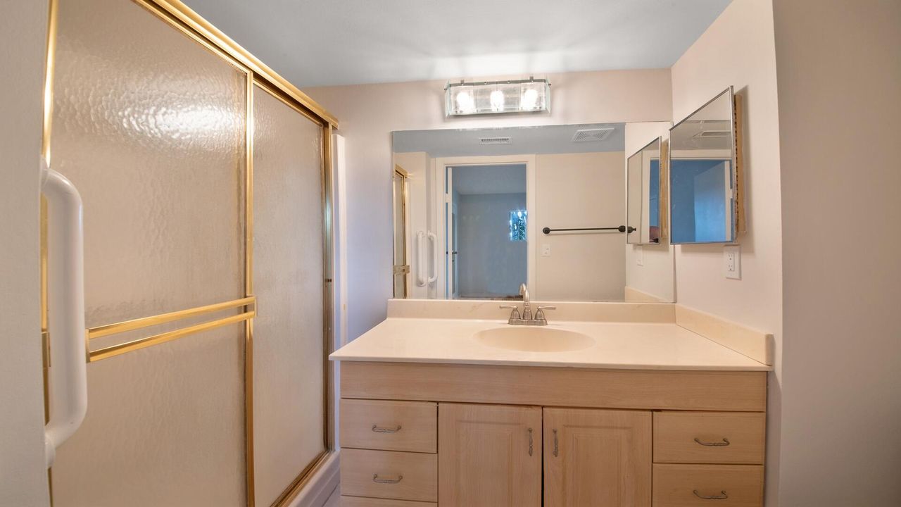 Active With Contract: $119,900 (2 beds, 2 baths, 790 Square Feet)