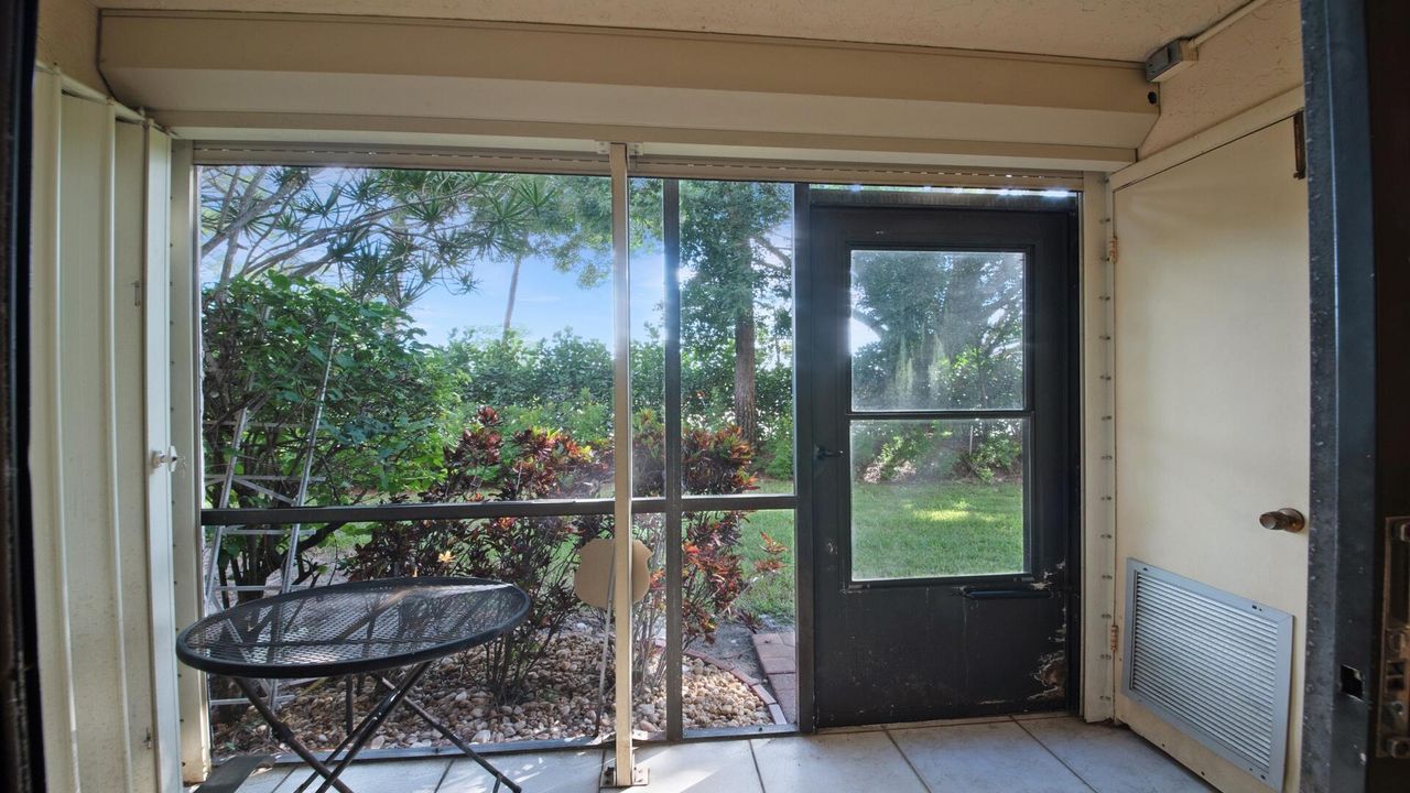 Active With Contract: $119,900 (2 beds, 2 baths, 790 Square Feet)