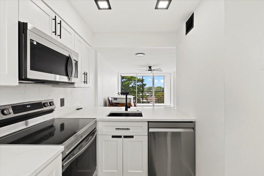 En Venta: $213,500 (2 camas, 2 baños, 975 Pies cuadrados)