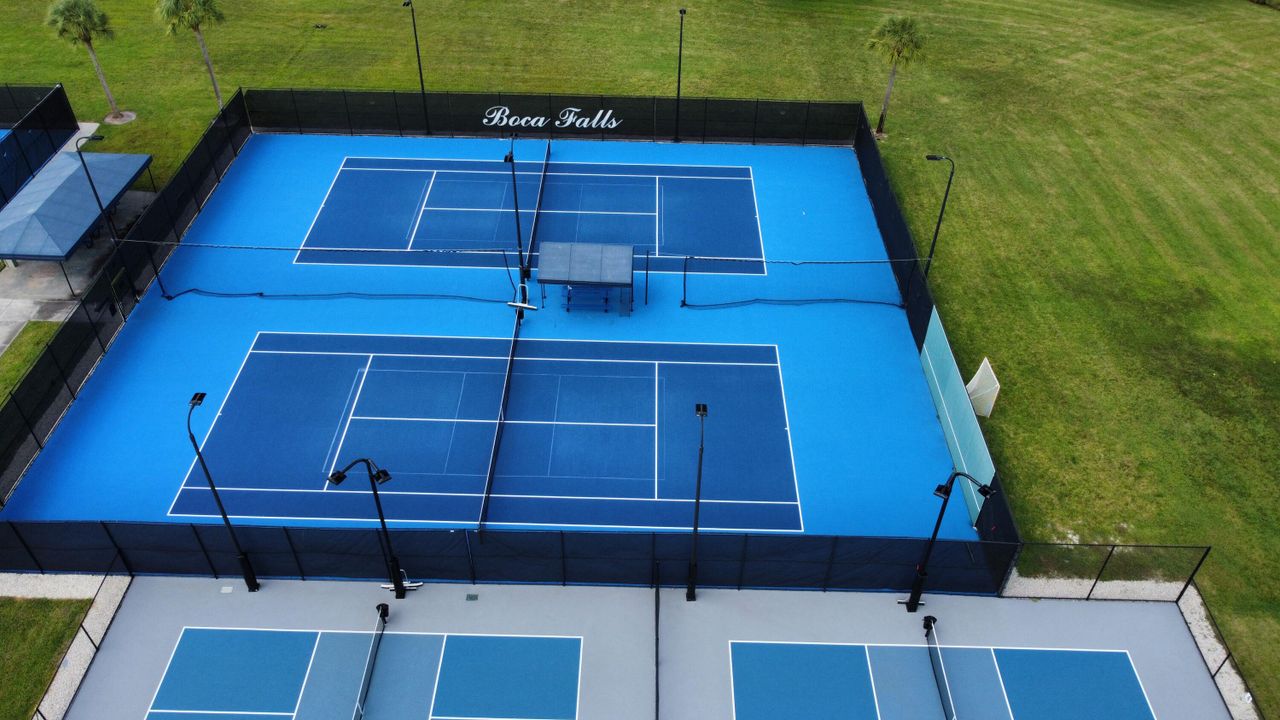 Под контрактом: $895,000 (4 спален, 3 ванн, 2731 Квадратных фут)