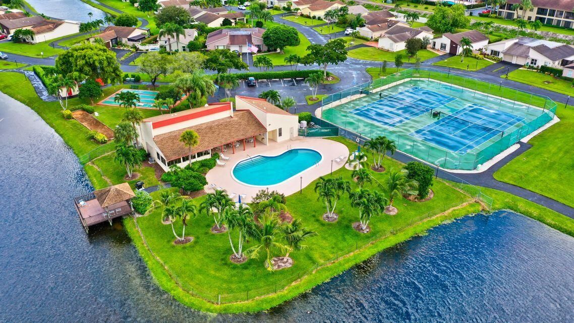 Activo con contrato: $365,000 (2 camas, 2 baños, 1310 Pies cuadrados)