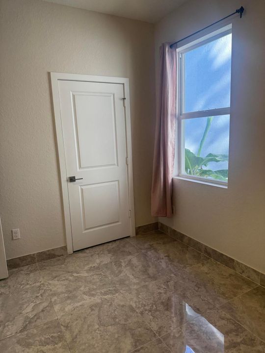 В аренду: $3,500 (3 спален, 2 ванн, 1710 Квадратных фут)