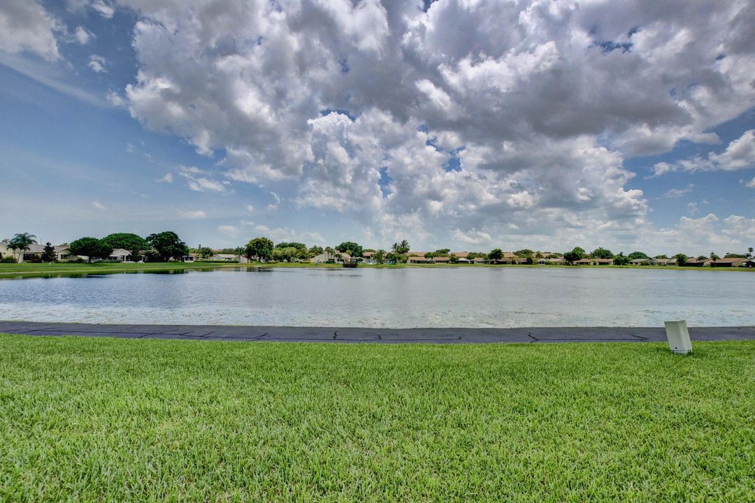 Activo con contrato: $365,000 (2 camas, 2 baños, 1310 Pies cuadrados)