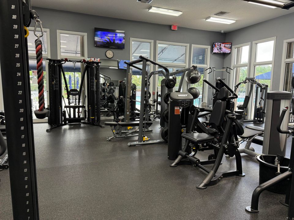 Под контрактом: $895,000 (4 спален, 3 ванн, 2731 Квадратных фут)