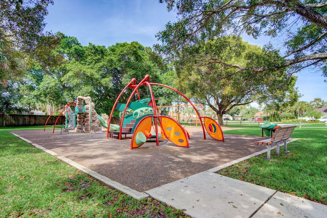 Activo con contrato: $949,000 (4 camas, 2 baños, 2062 Pies cuadrados)